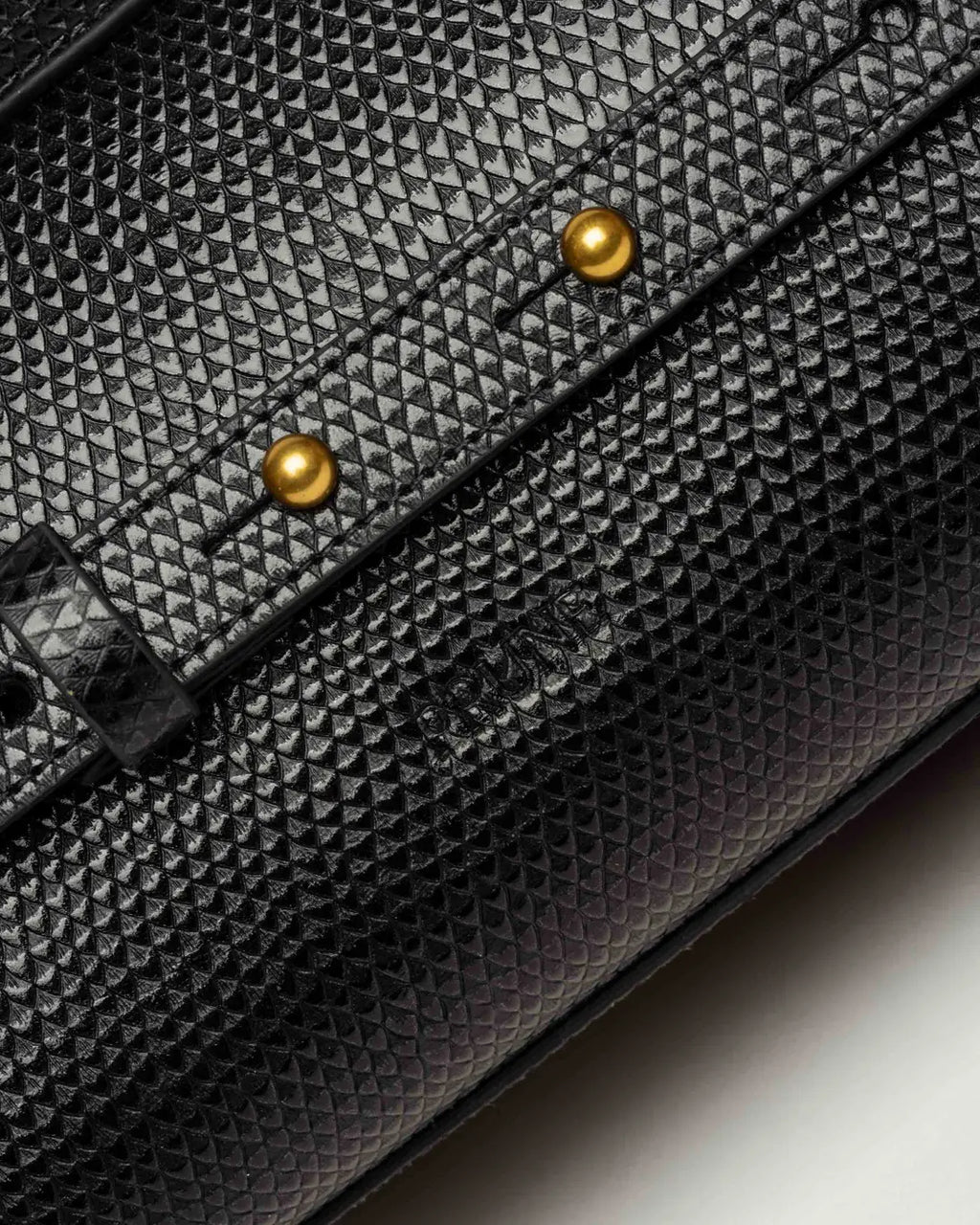 Bandolera Elise en cuero snake bitono negro
