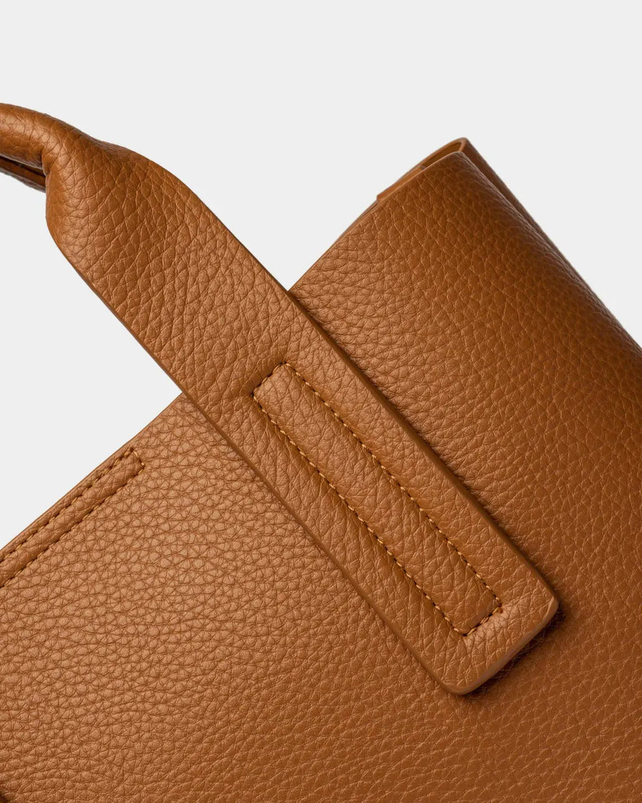 Cartera de mano Gaia en efecto cuero graneado camel