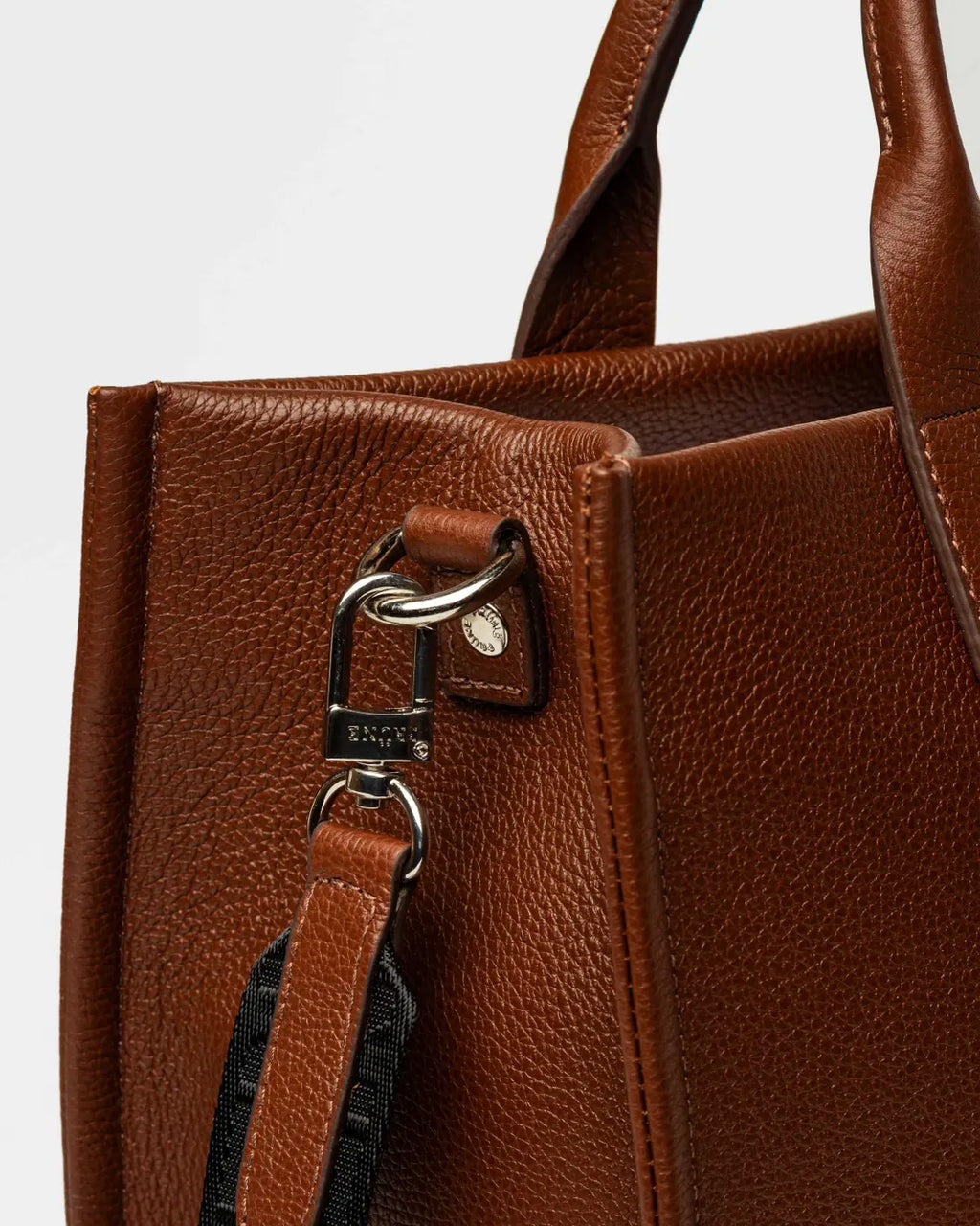 Cartera de mano Capri en cuero graneado tabaco