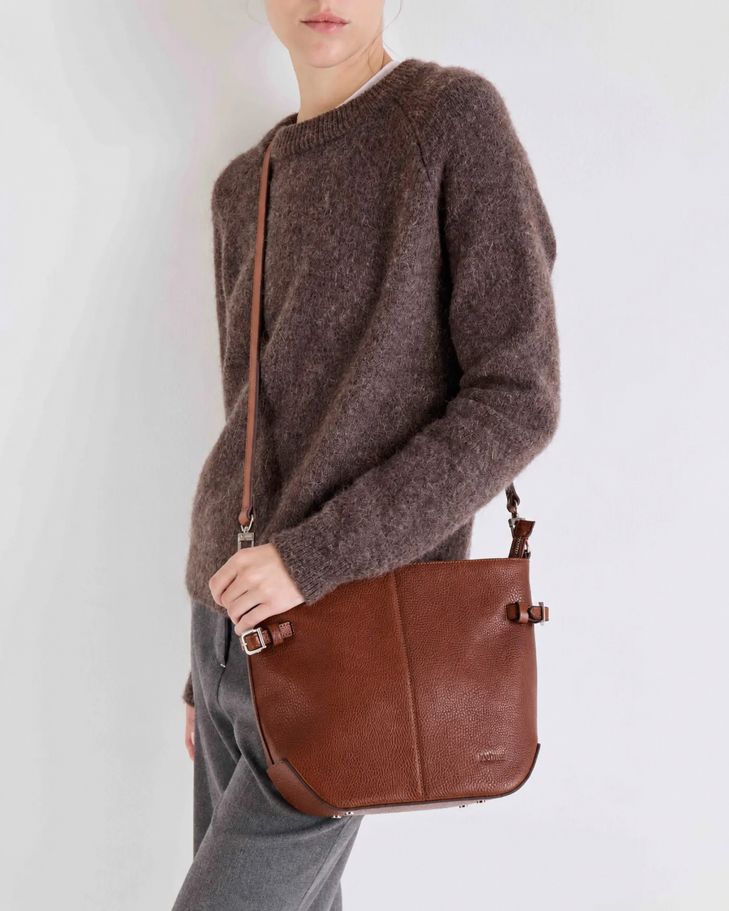 Morral Sophie en cuero curtido natural tabaco