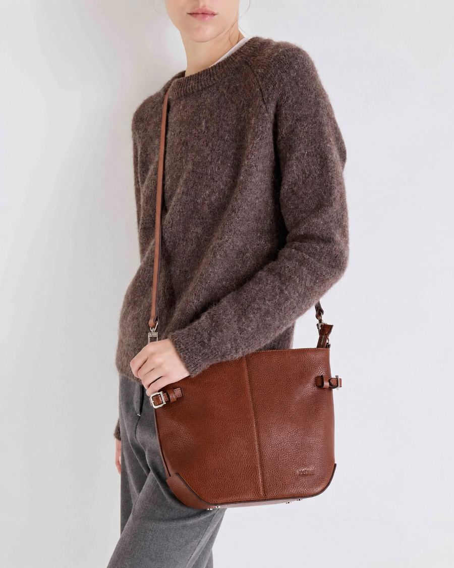 Morral Sophie en cuero curtido natural tabaco