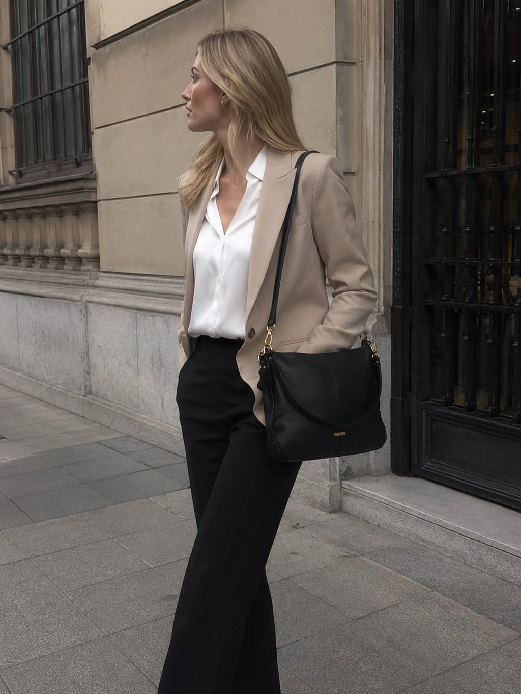 Bolso Ziba Mediano en cuero vacuno negro