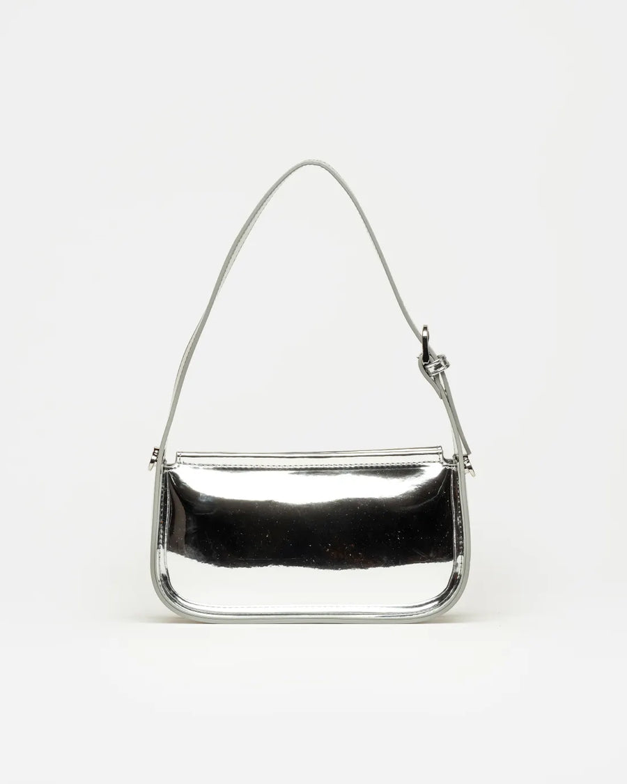 Cartera al hombro Leaf en efecto cuero charol plata