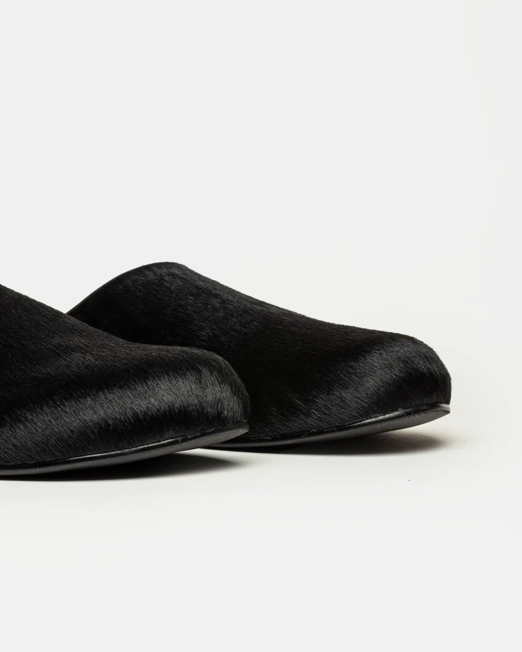 Mule Kai en pelo de vaca negro talla 37