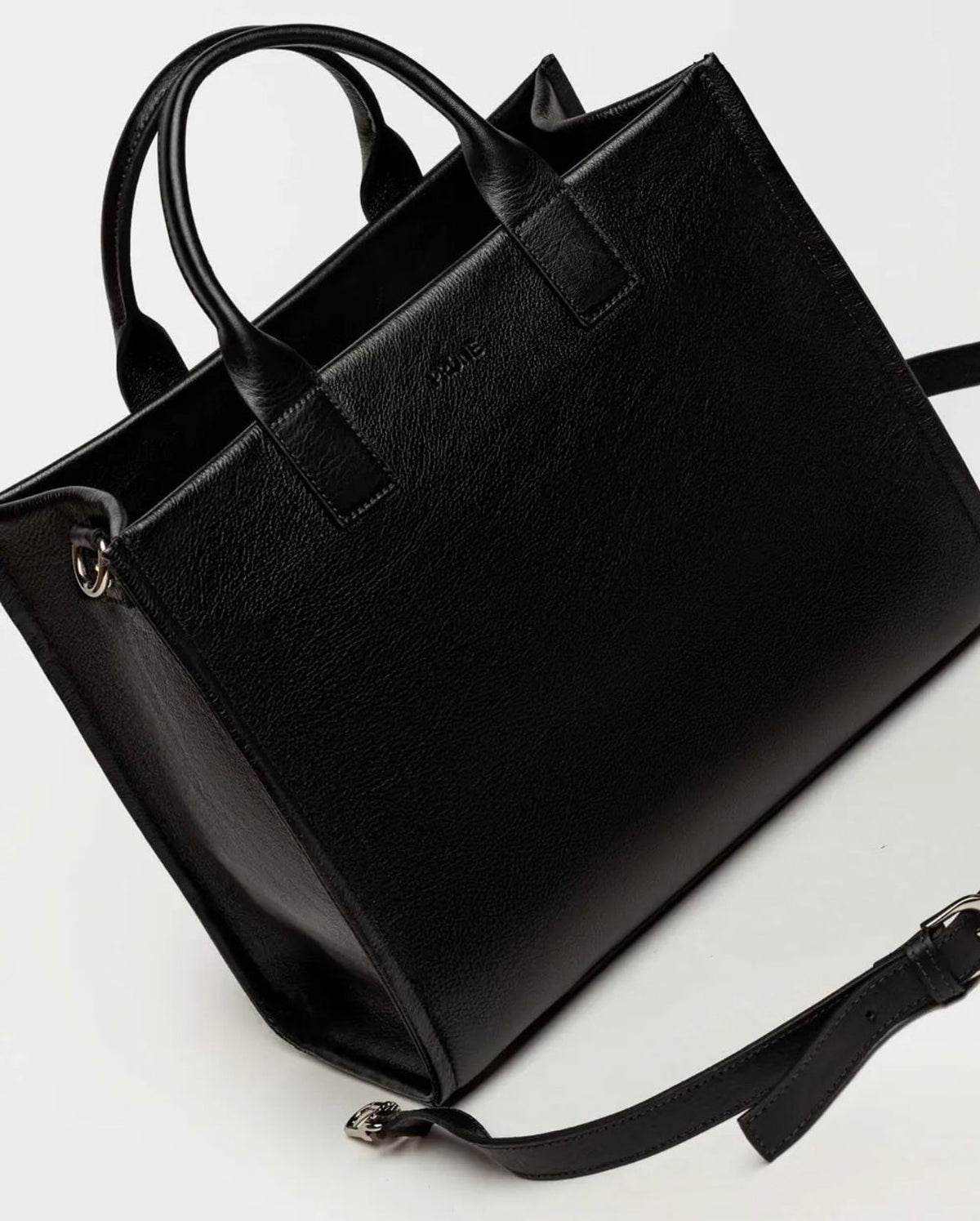 Cartera de mano Capri en cuero arrugado liso negro